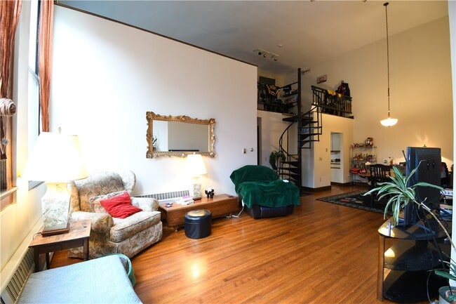 Building Photo - 94 Averill Ave