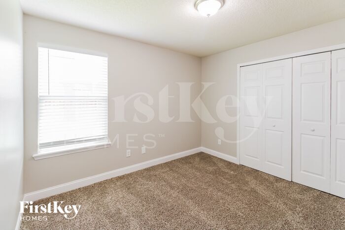 Building Photo - 2612 Royal Pointe Dr