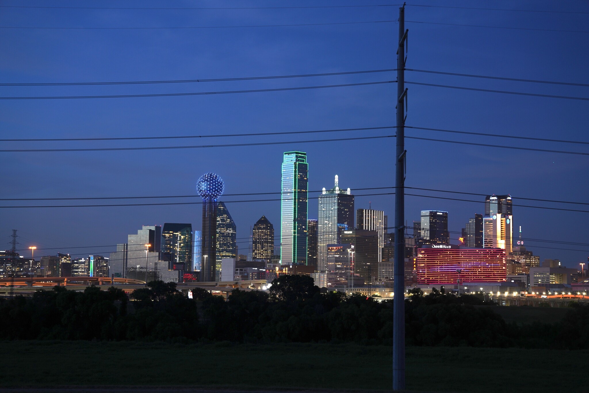 Building Photo - 381 E Greenbriar Ln