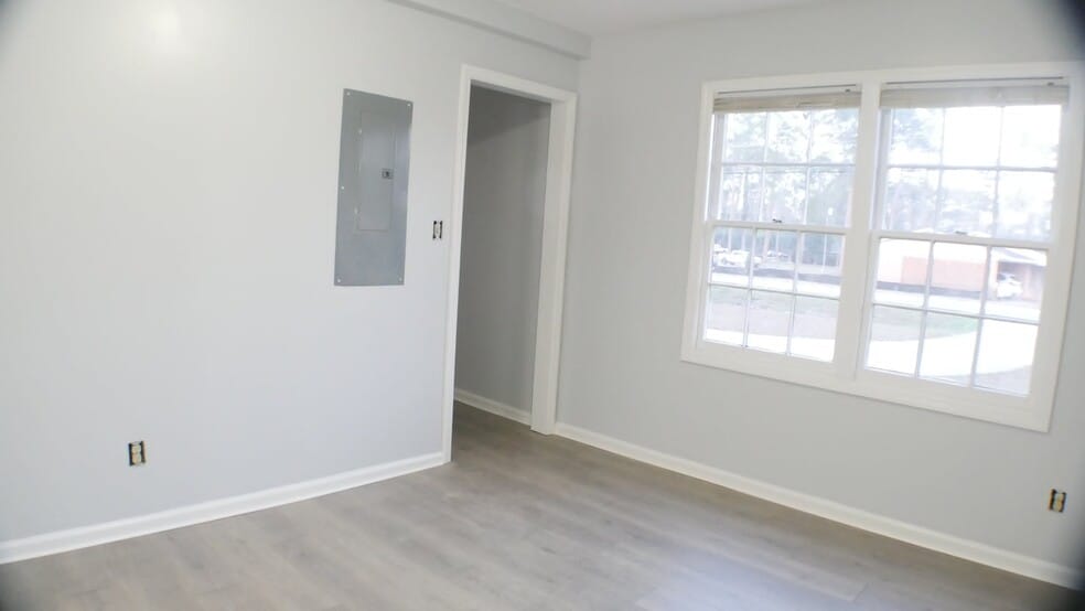 Building Photo - 2412 Jerry Jones Drive