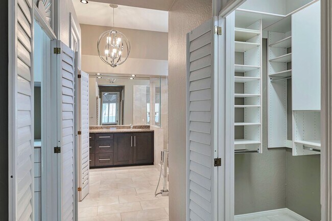 Building Photo - Stylish 2-Bedroom Home with Resort-Style A...
