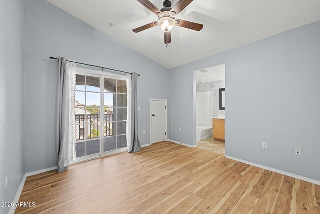 Building Photo - 2233 E Huntington Dr