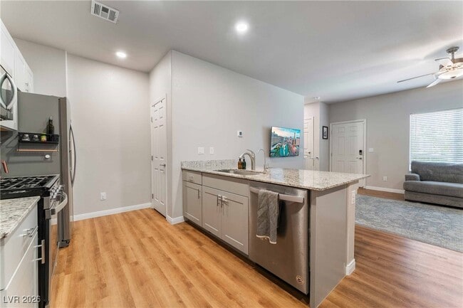 Building Photo - 7451 Sunray Point St