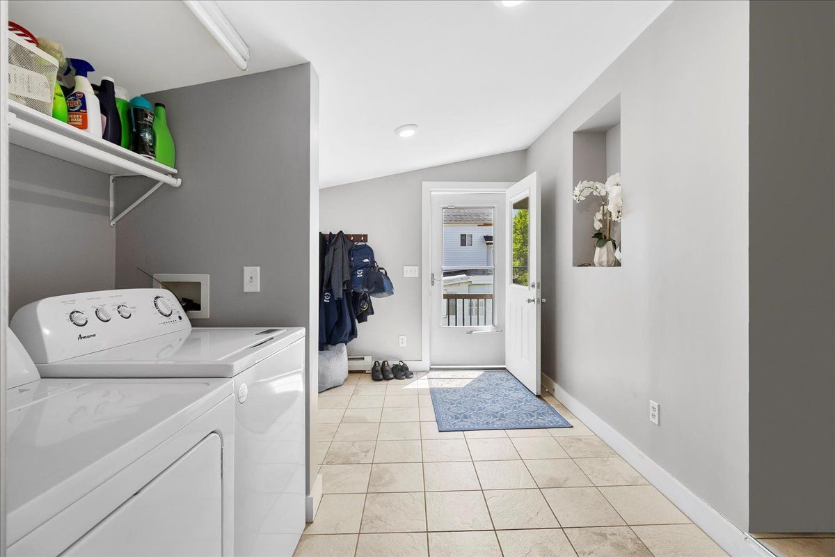 Building Photo - 39 HUDSON Street, Second Floor