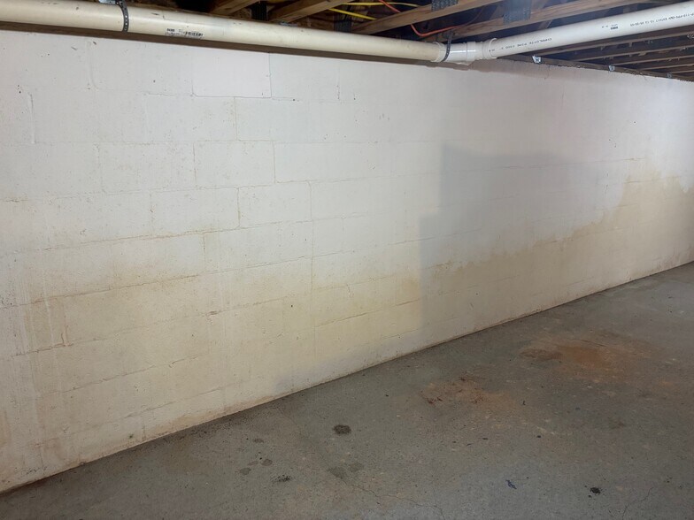 Building Photo - 710 Forest Dr