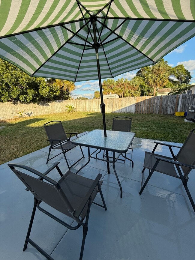 Building Photo - 166 W 25th St