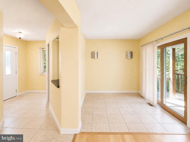 Building Photo - 970 Lake Heritage Dr