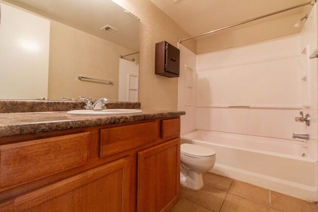 Building Photo - * COMING SOON * Great 2 bed/2 bath Condo i...