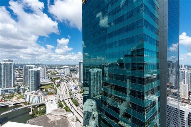 Building Photo - 200 Biscayne Blvd Way