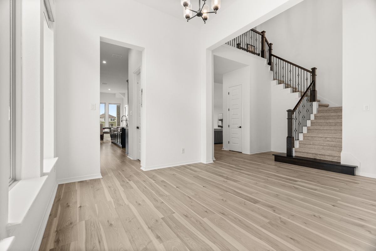 Building Photo - 372 Hollister Dr