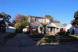 Building Photo - 19315 Roscommon St