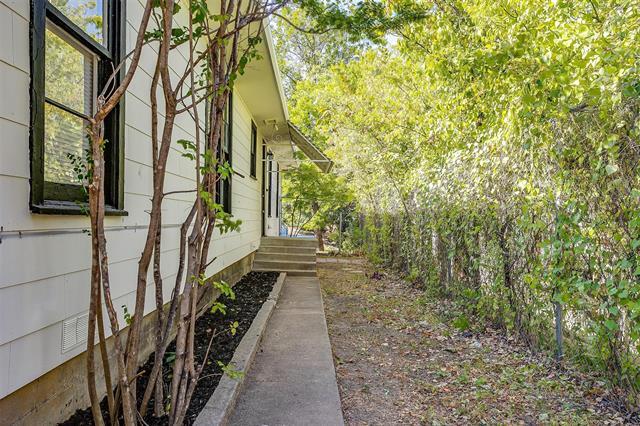 Building Photo - 3645 E Washburn Ave