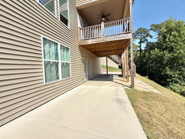 Building Photo - 516 Vivian Lee Ln