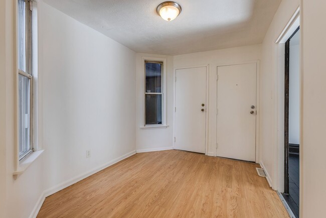 Building Photo - 2216 Arlington Ave
