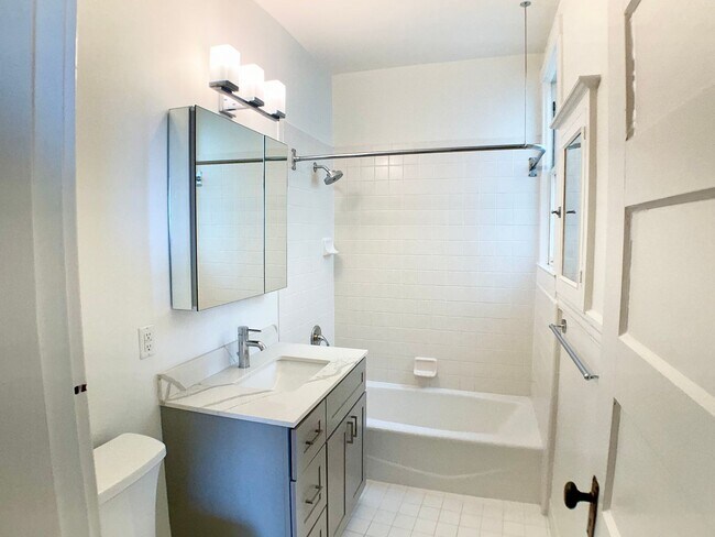 Building Photo - REMODELED and Spacious.  IN-UNIT LAUNDRY! ...