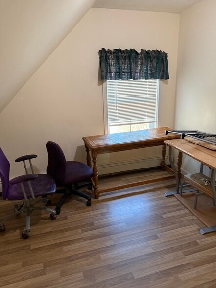 Building Photo - 298 Main St