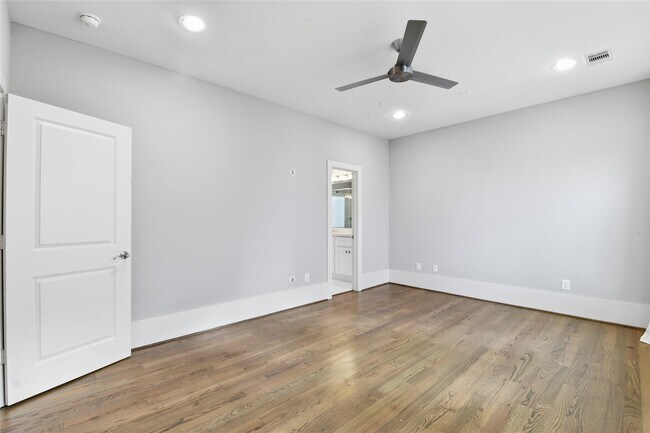 Building Photo - 1716 Ovid St