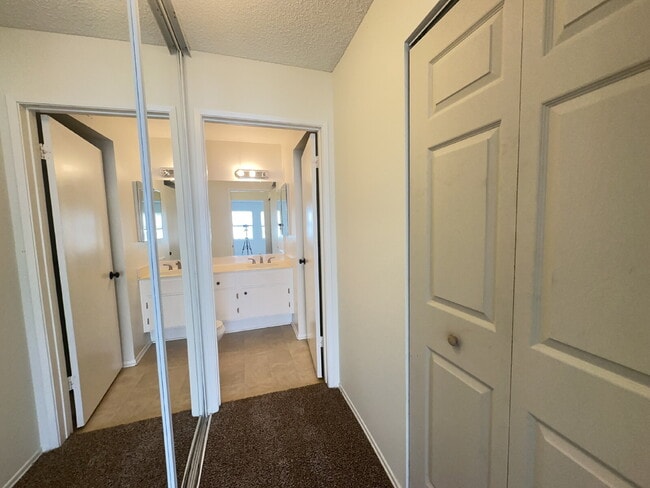 Building Photo - Bright and functional 2-bedroom, 2-bath Condo