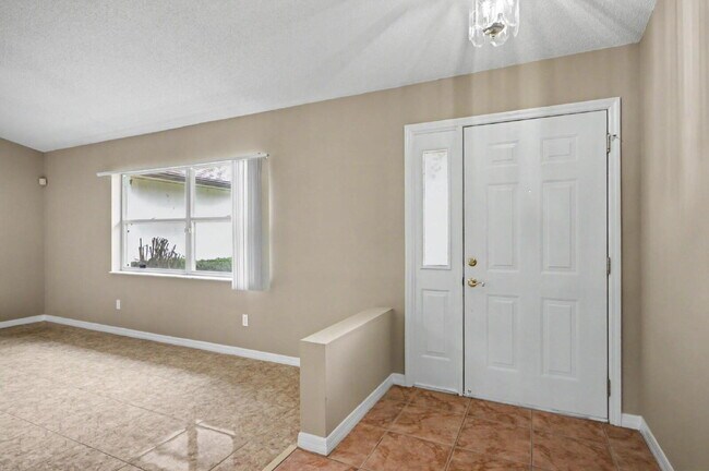 Building Photo - Charming Rental on Quiet Cul-de-Sac!