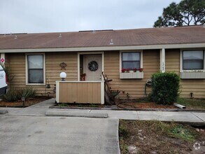 Building Photo - $1195 - Jefferson Square - Updated 2/2