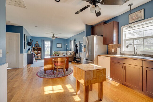 Building Photo - Charming 2 Bedroom 2 Bath Home In The Heart Of Downtown Mebane With Massive Fenced In Yard!!