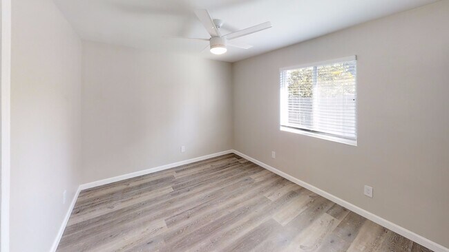 Building Photo - 5BD/2BA with Garage! (Lease out, pending s...
