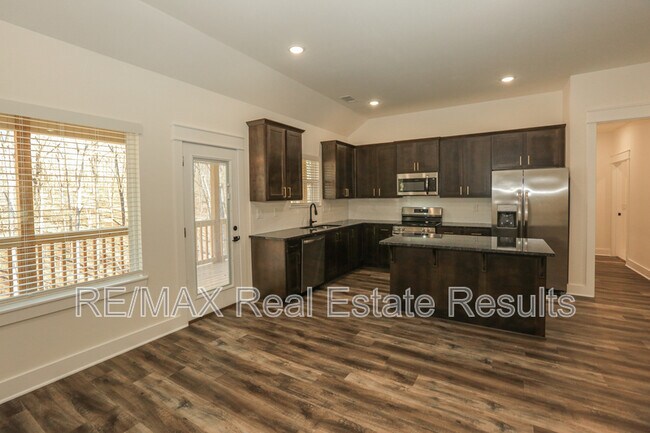 Building Photo - 12 Celtic Dr