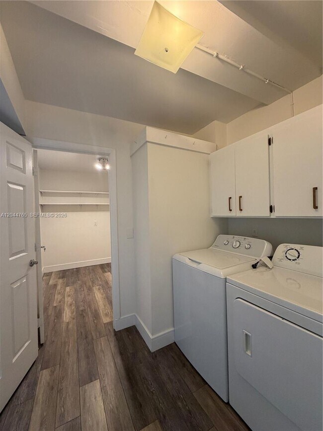 Building Photo - 1705 Whitehall Dr