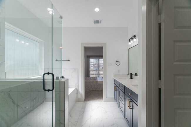 Building Photo - Modern Living with WATER, GAS & ALARM SYST...
