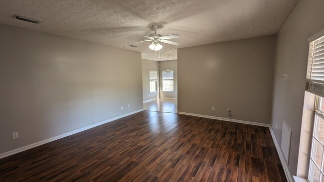 Building Photo - 3 BED 2 BATH located in Elberta