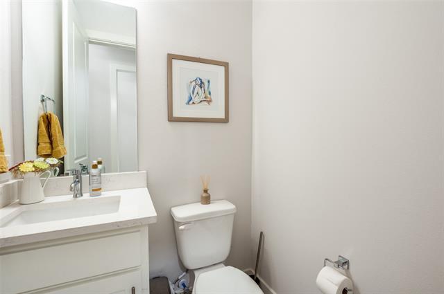 Building Photo - 15875 Spectrum Dr
