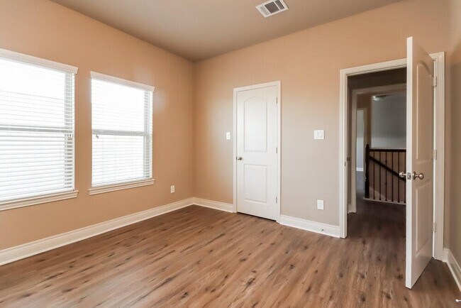 Building Photo - 2342 Falcon Brook Dr