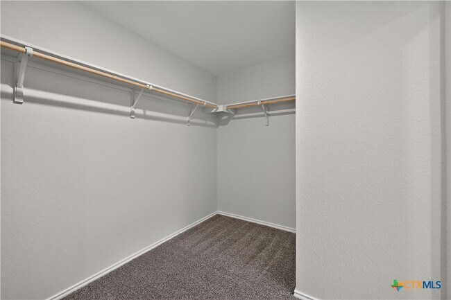 Building Photo - 326 N Richland Dr