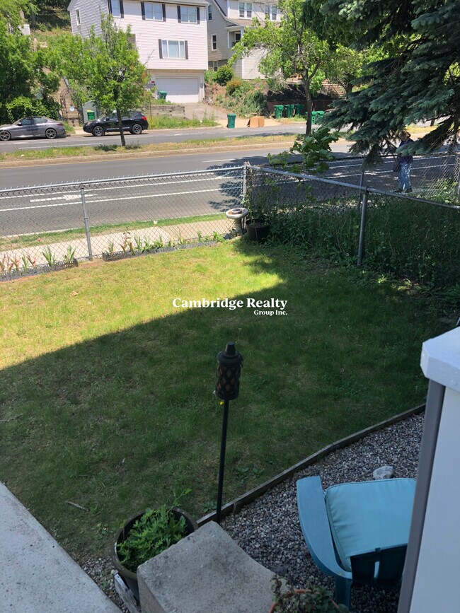 Building Photo - 204 Fellsway W