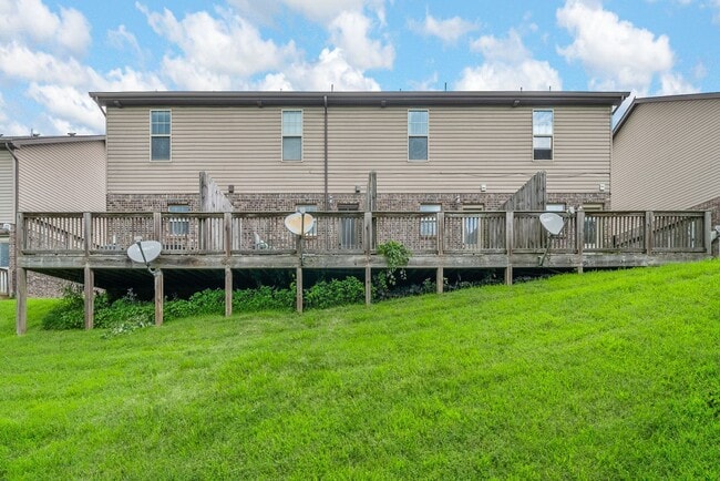 Building Photo - Pet Friendly Two Bedroom!