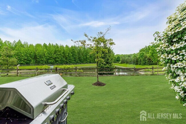 Building Photo - 47 McCormick Ave N