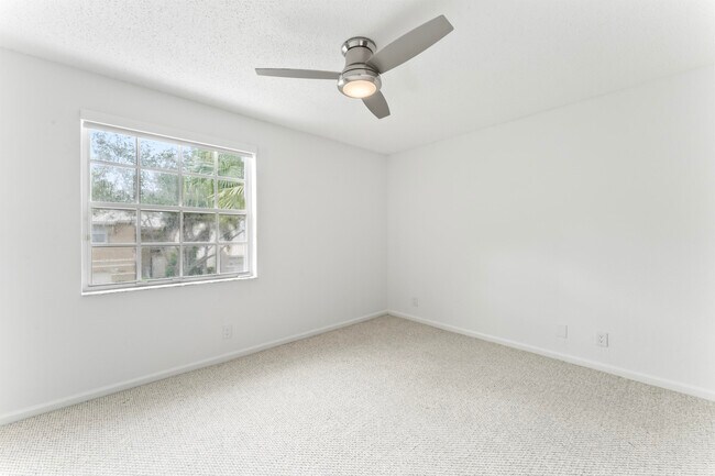 Building Photo - 11447 NW 48th Ct
