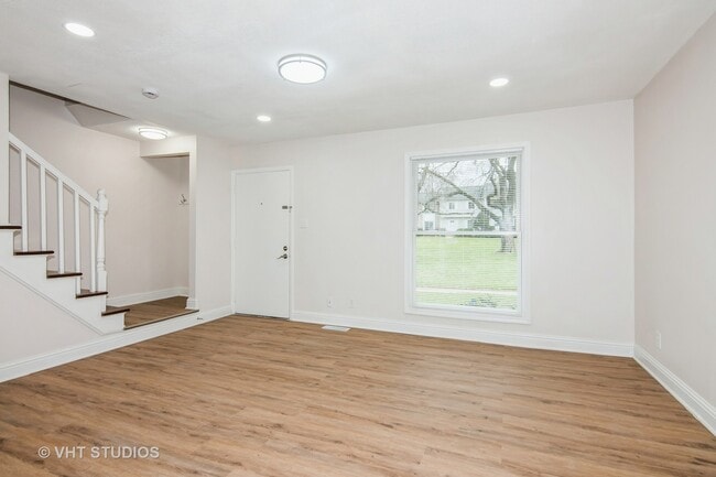Building Photo - 452 Mallview Ln