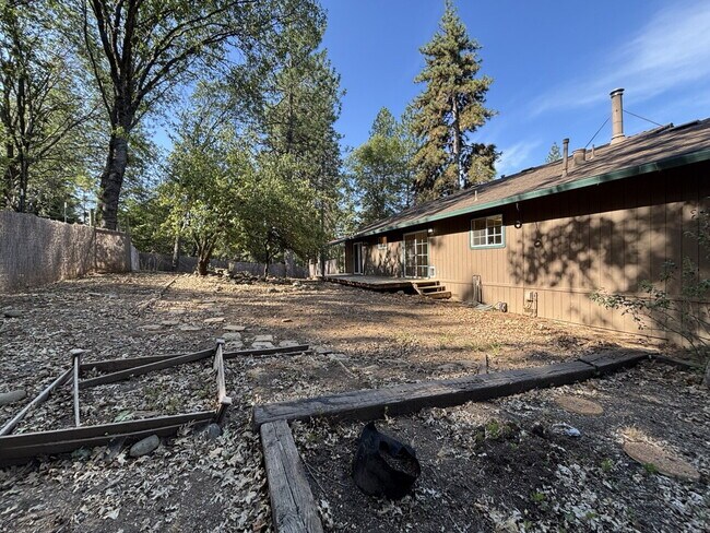 Building Photo - Freshly remodeled home in Pleasant Valley with private yard for rent!