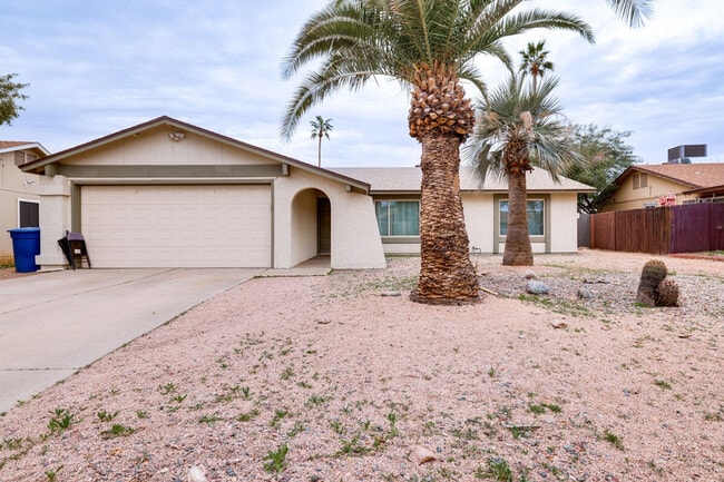 Building Photo - 903 W Harvard Dr