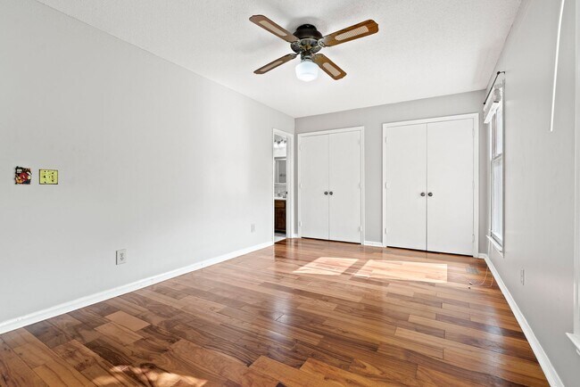 Building Photo - 7833 Foxwood Dr