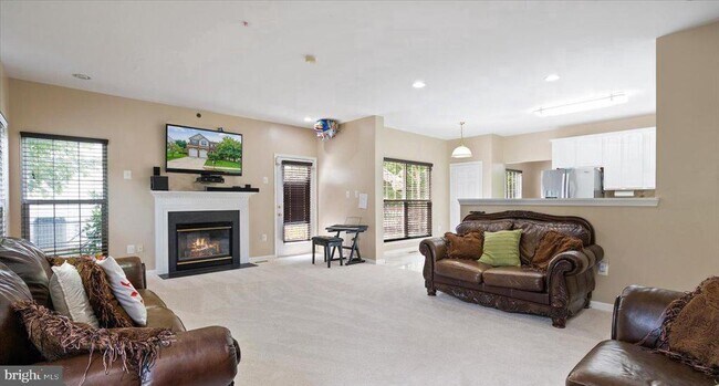 Building Photo - 9750 Granary Pl
