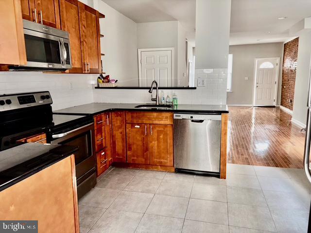 Primary Photo - 5118 Delancey St