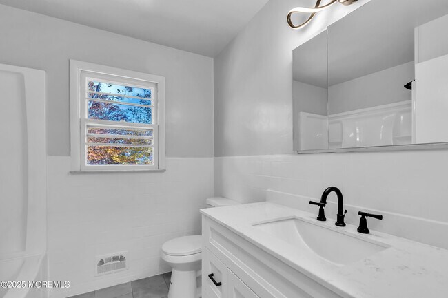 Building Photo - 16 Burdge Dr