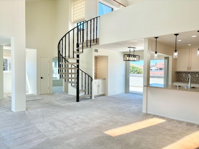 Building Photo - The Colony | Oxnard | 2 Bedroom + 2 Bathroom + Loft