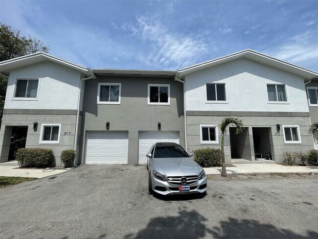 Primary Photo - 815 NW 3rd Ave
