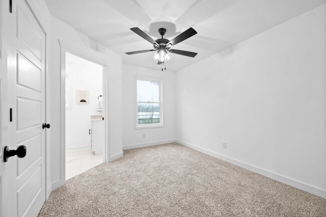 Building Photo - 914 Power St