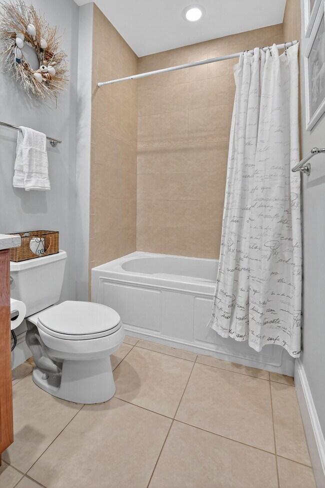 Building Photo - 226 N Latitude Cir