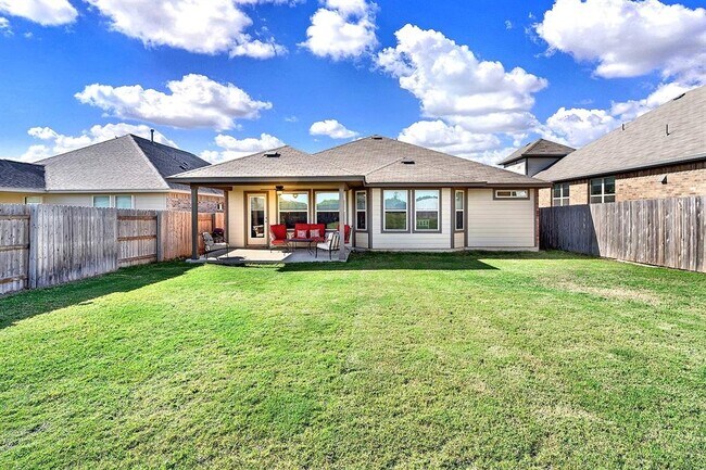 Building Photo - 116 Alba Ave