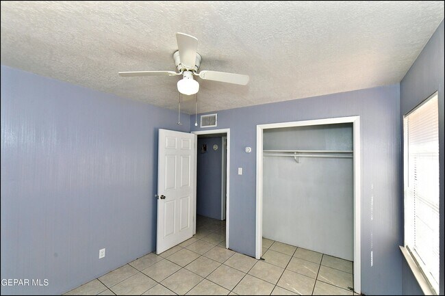 Building Photo - 5613 Creston Ave